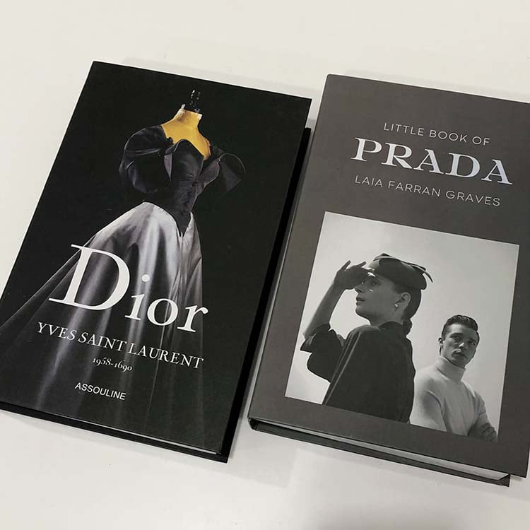 PIUDA 피우다디올, 프라다 잡지 모형책